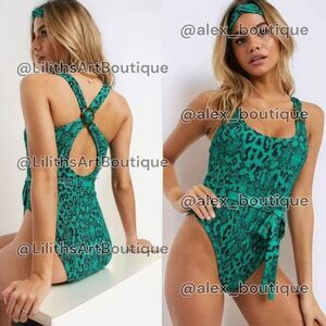 Missguided Crinkled Leopard Print One Piece Swimsuit(O005)-Size 12 for Women